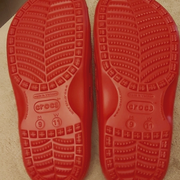 CROCS Unisex 11W/9M Red Baya Slide Relaxed fit. PAYPAL PAYMENT ONLY!! - Picture 3 of 6